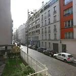 Bright Pied-A-Terre Eiffel Tower 4 People