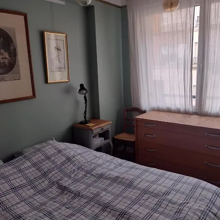 Bright Pied-a-terre Eiffel Tower 4 People Apartment Paris